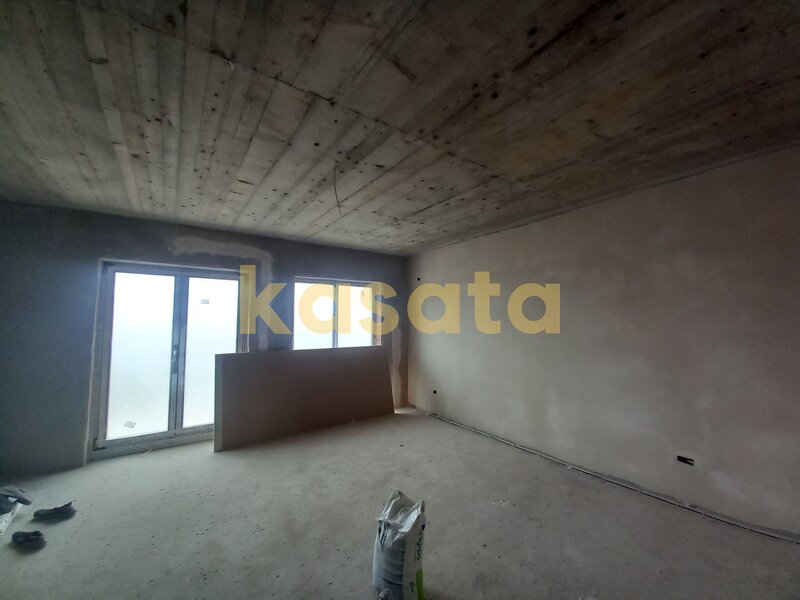 Bragadiru, curte, zona linistita, casa in duplex, 4 camere,